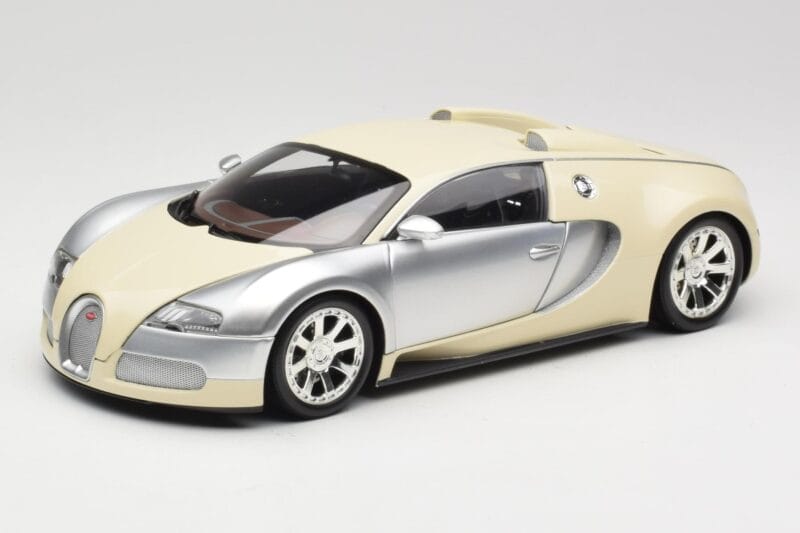 Bugatti Veyron Edition Centenaire Chrome Beige Minichamps 1:18 100110854 Druckguss