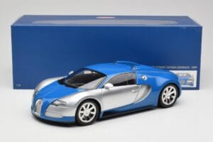 Bugatti Veyron Edition Centenaire Chrome Blue Minichamps 1:18 100110850 Druckguss — Bild 8 von 8
