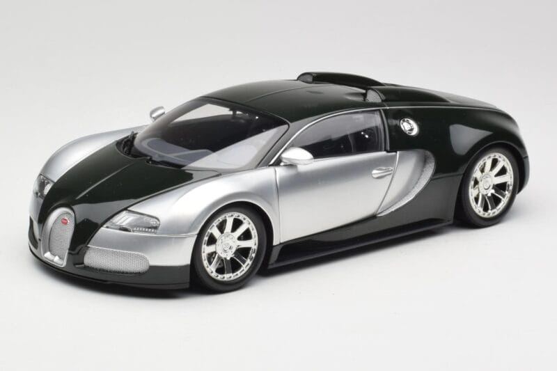 Bugatti Veyron Edition Centenaire Chrome Green Minichamps 1:18 100110852 Druckguss