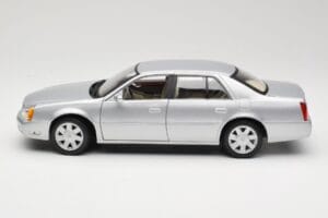 Cadillac DeVille DTS Maisto 1:18 56061 Druckguss — Bild 4 von 8