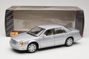 Cadillac DeVille DTS Maisto 1:18 56061 Druckguss — Bild 8 von 8