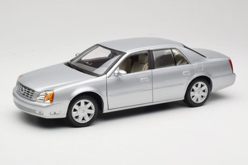 Cadillac DeVille DTS Maisto 1:18 56061 Druckguss