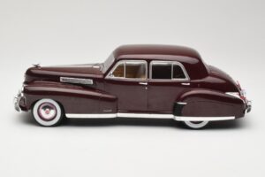 Cadillac Fleetwood 60 Special Sedan Rot MCG 1:18 MCG18071 Druckguss — Bild 3 von 6