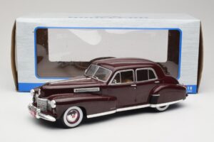 Cadillac Fleetwood 60 Special Sedan Rot MCG 1:18 MCG18071 Druckguss — Bild 6 von 6