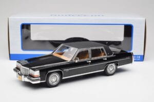 Cadillac Fleetwood Brougham Schwarz MCG 1:18 MCG18250 Druckguss — Bild 6 von 6