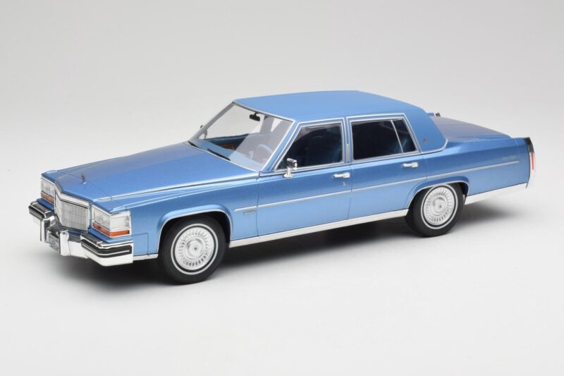 Cadillac Fleetwood Brougham Blau Metallic MCG 1:18 MCG18252 Druckguss