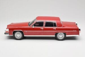 Cadillac Fleetwood Brougham Dunkelrot Metallic MCG 1:18 MCG18251 Druckguss — Bild 5 von 6