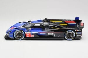 Cadillac V-Series.R LMDh #2 E. Bamber / A. Lynn / R. Westbrook Chip Ganassi Racing 24 Hours of Le Mans 2023 TopSpeed 1:18 TS0 — Bild 3 von 5
