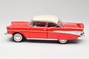 Chevrolet Bel Air Matador Rot & India Elfenbein Road Legends 1:18 92109 Druckguss — Bild 4 von 8