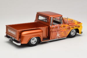 Chevrolet C-10 Stepside Pickup Lowrider Orange mit Flamme Sun Star 1:18 1392 Druckguss — Bild 2 von 6