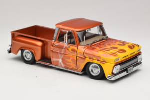 Chevrolet C-10 Stepside Pickup Lowrider Orange mit Flamme Sun Star 1:18 1392 Druckguss — Bild 4 von 6