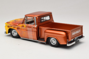 Chevrolet C-10 Stepside Pickup Lowrider Orange mit Flamme Sun Star 1:18 1392 Druckguss — Bild 5 von 6