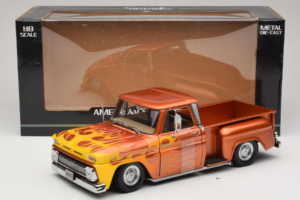 Chevrolet C-10 Stepside Pickup Lowrider Orange mit Flamme Sun Star 1:18 1392 Druckguss — Bild 6 von 6