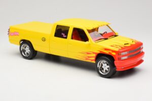 Chevrolet C2500 Silverado Pussy Wagon From Kill Bill Gelb GreenLight 1:18 19015 Druckguss — Bild 4 von 6