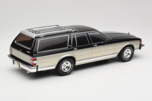 Chevrolet Caprice Estate Wagon Silber & Grau MCG 1:18 MCG18478 Druckguss — Bild 2 von 6