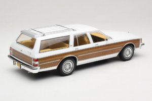 Chevrolet Caprice Estate Wagon Weiß MCG 1:18 MCG18475 Druckguss — Bild 2 von 6