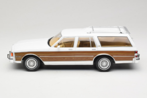 Chevrolet Caprice Estate Wagon Weiß MCG 1:18 MCG18475 Druckguss — Bild 3 von 6