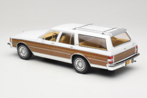 Chevrolet Caprice Estate Wagon Weiß MCG 1:18 MCG18475 Druckguss — Bild 5 von 6