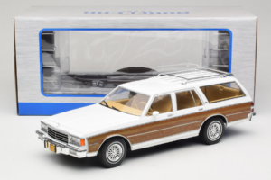 Chevrolet Caprice Estate Wagon Weiß MCG 1:18 MCG18475 Druckguss — Bild 6 von 6