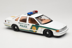 Chevrolet Caprice Metro Dade Polizei UT Models 1:18 21024 Druckguss — Bild 6 von 8