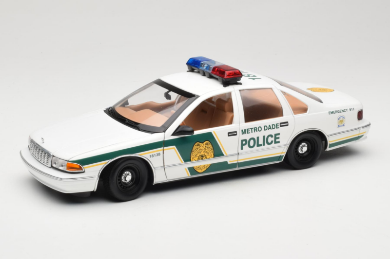 Chevrolet Caprice Metro Dade Polizei UT Models 1:18 21024 Druckguss