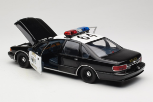 Chevrolet Caprice Kalifornien Polizei UT Models 1:18 180142098 Druckguss — Bild 5 von 8