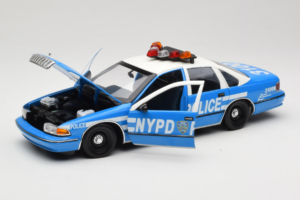 Chevrolet Caprice New York Polizei UT Models 1:18 180142097 Druckguss — Bild 2 von 8