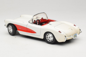 Chevrolet Corvette C1 Weiß & Rot Bburago 1:18 3024-M3 Druckguss — Bild 7 von 8