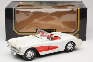 Chevrolet Corvette C1 Weiß & Rot Bburago 1:18 3024-M3 Druckguss — Bild 8 von 8