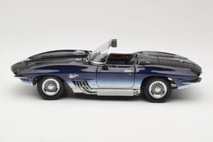 Chevrolet Corvette Mako Shark Dunkelblau UT Models 1:18 21061 Druckguss — Bild 4 von 8