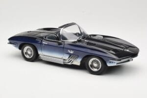 Chevrolet Corvette Mako Shark Dunkelblau UT Models 1:18 21061 Druckguss — Bild 6 von 8
