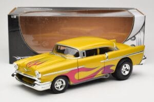 Chevrolet Custom Gelb mit Flamme Hot Wheels 1:18 21356 Druckguss — Bild 8 von 8