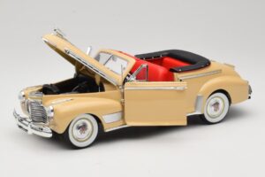 Chevrolet Deluxe Cabriolet Beige Eagle Collectibles 1:18 3022518 Druckguss — Bild 2 von 8