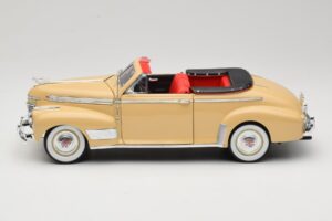Chevrolet Deluxe Cabriolet Beige Eagle Collectibles 1:18 3022518 Druckguss — Bild 4 von 8