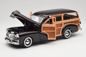 Chevrolet Fleetmaster Woody Schwarz & Wood Panels Maisto 1:18 43697545B Druckguss — Bild 2 von 8