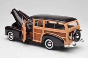 Chevrolet Fleetmaster Woody Schwarz & Wood Panels Maisto 1:18 43697545B Druckguss — Bild 5 von 8