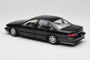 Chevrolet Impala SS Schwarz UT Models 1:18 21031 Druckguss — Bild 7 von 8