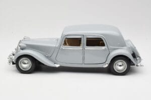 Citroen 15CV 6 Cyl Grau Maisto 1:18 50313 Druckguss — Bild 4 von 8