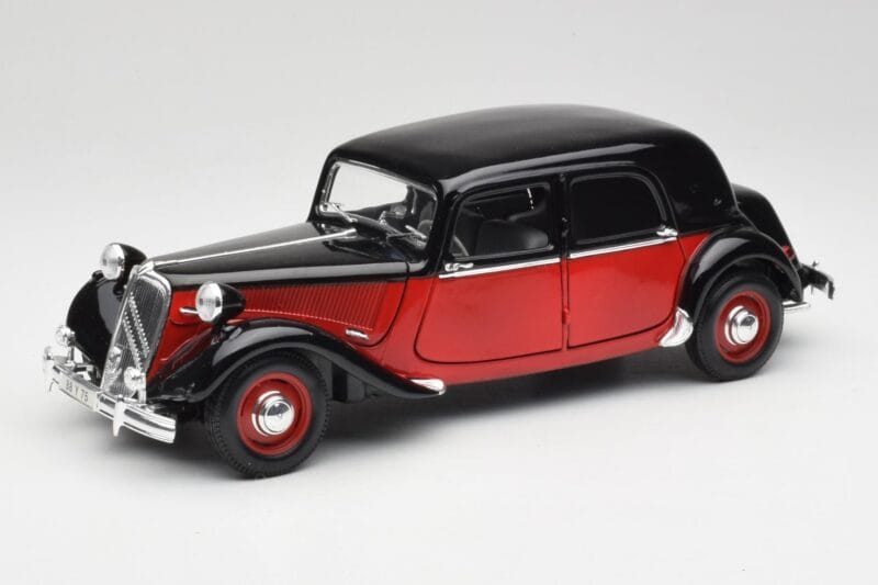Citroen 15CV 6 Cyl Schwarz & Rot Valmy Maisto 1:18 56009 Druckguss