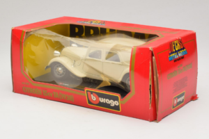 Citroen 15CV Traction Avant Beige Bburago 1:24 1501-B1 Druckguss — Bild 3 von 3