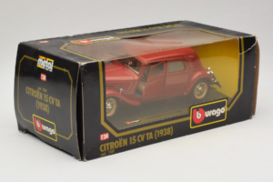 Citroen 15CV TA Rot Bburago 1:24 1501 Druckguss — Bild 2 von 3