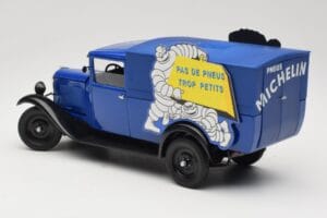 Citroen C4 F Pas de Pneus Trop Petit Blau Solido 1:18 151235-00 Druckguss — Bild 7 von 8