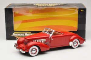 Cord 812 Cabriolet Rot American Muscle 1:18 32158 Druckguss — Bild 8 von 8