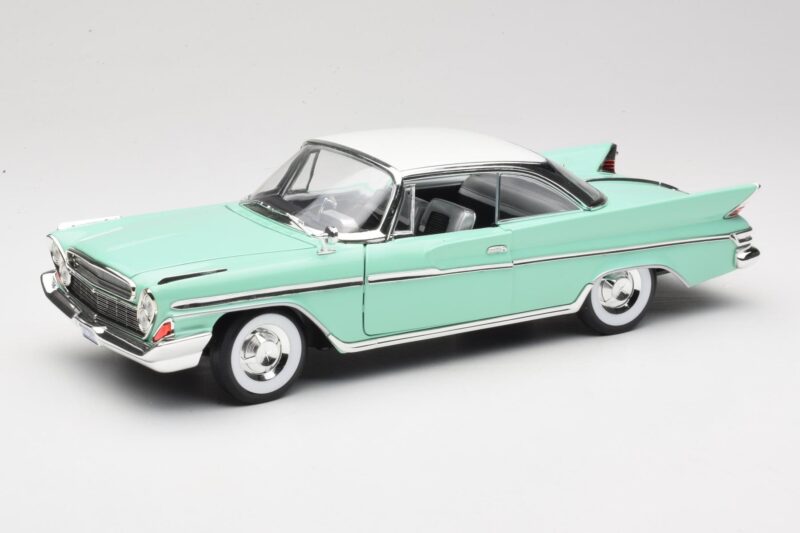 DeSoto Adventurer Grün Road Signature 1:18 92738-R1 Druckguss