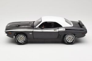 Dodge Challenger R/T Schwarz & Weiß ERTL 1:18 36549 Druckguss — Bild 4 von 8