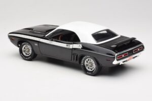 Dodge Challenger R/T Schwarz & Weiß ERTL 1:18 36549 Druckguss — Bild 7 von 8