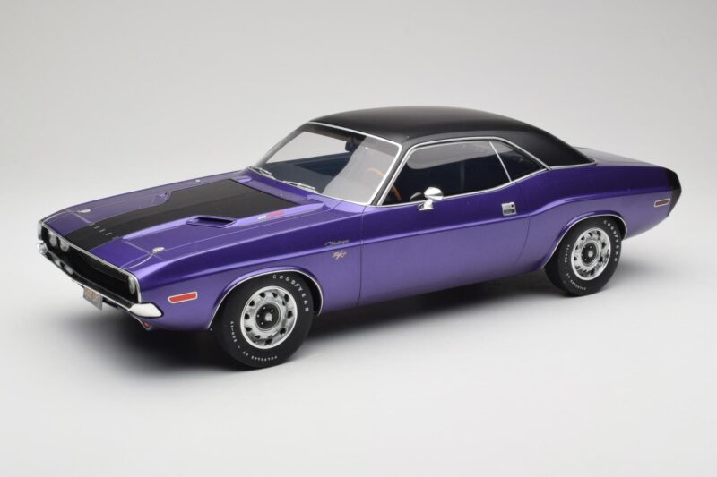Dodge Challenger R/T Plum Crazy Otto 1:12 G083 Resin