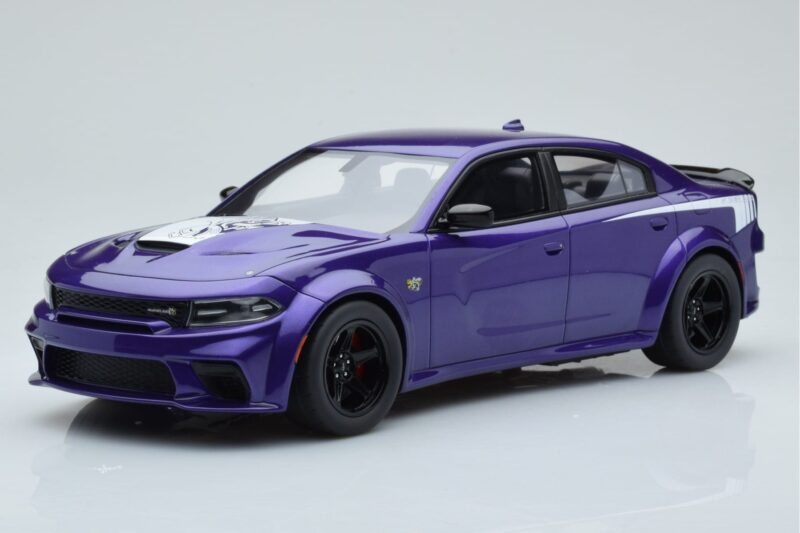 Dodge Charger Super Bee Lila GT Spirit 1:18 GT895 Resin