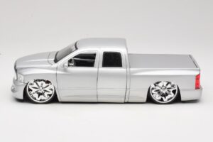 Dodge Ram Tuned Silber Jada 1:18 63162-SM Druckguss — Bild 4 von 8