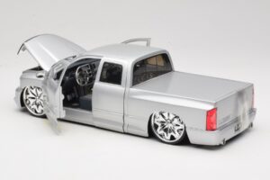 Dodge Ram Tuned Silber Jada 1:18 63162-SM Druckguss — Bild 5 von 8